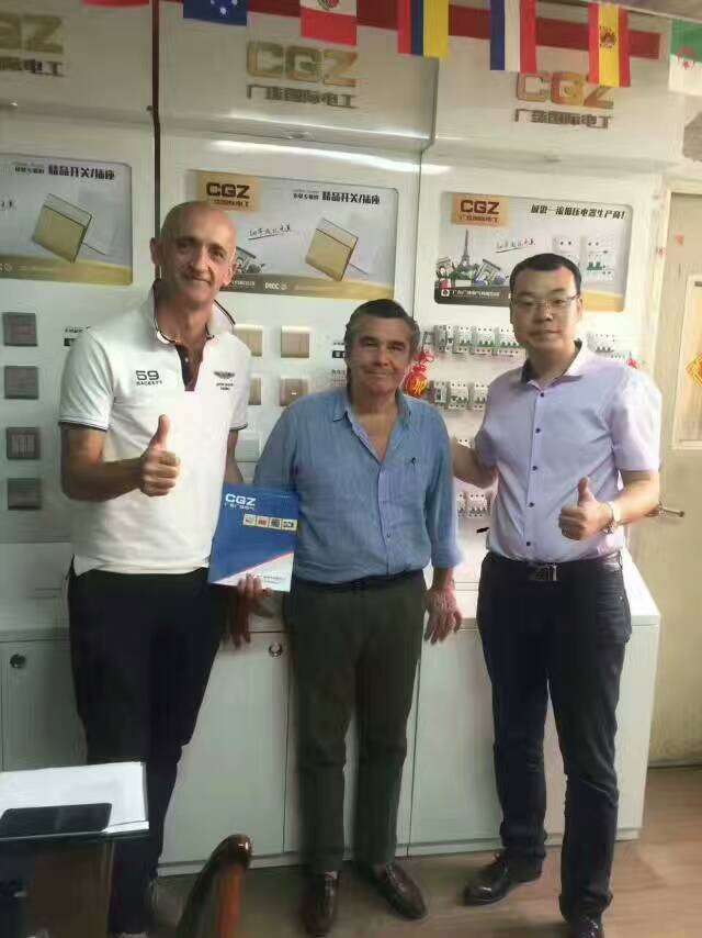 意大利著名光頭教練對我們廣珠電氣產品很滿意！第二次蒞臨我司洽談合作！